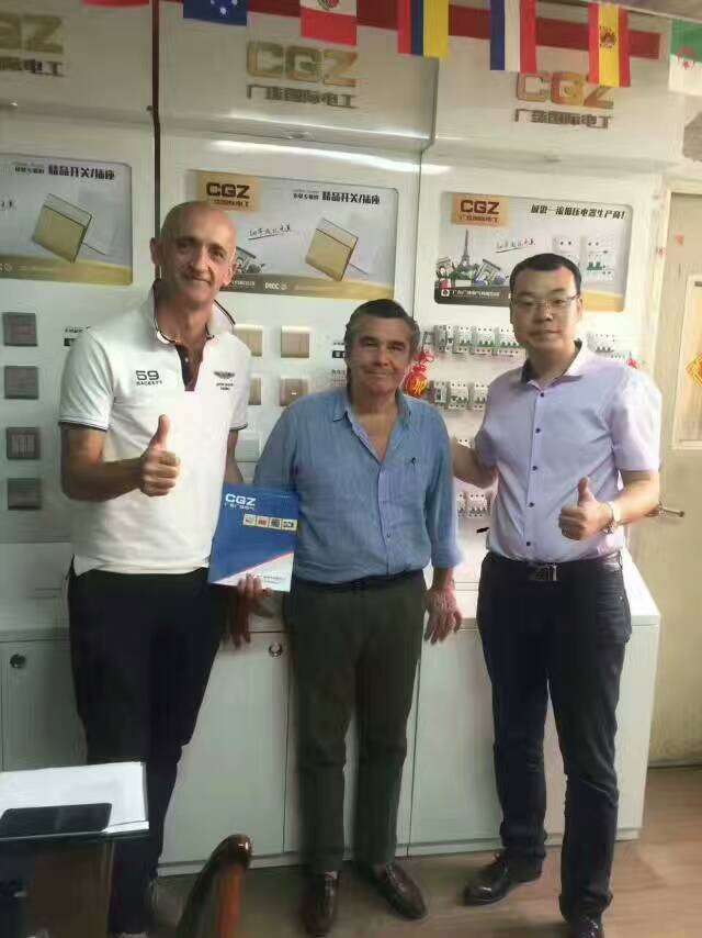 意大利著名光頭教練對我們廣珠電氣產品很滿意！第二次蒞臨我司洽談合作！